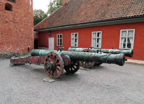 Schloss Gripsholm: Russische Bronzekanonen im Äußeren Burghof (2019)
