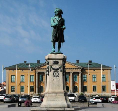 Karlskrona: Statue König Karls XI. vor dem Rathaus (2019)