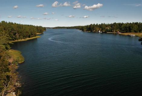 Blick [nach Norden] von der Brücke zwIschen den Inseln Humlö und Svartnö (2019)