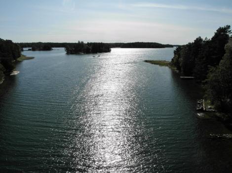 Blick [nach Süden] von der Brücke zwIschen den Inseln Humlö und Svartnö (2019)