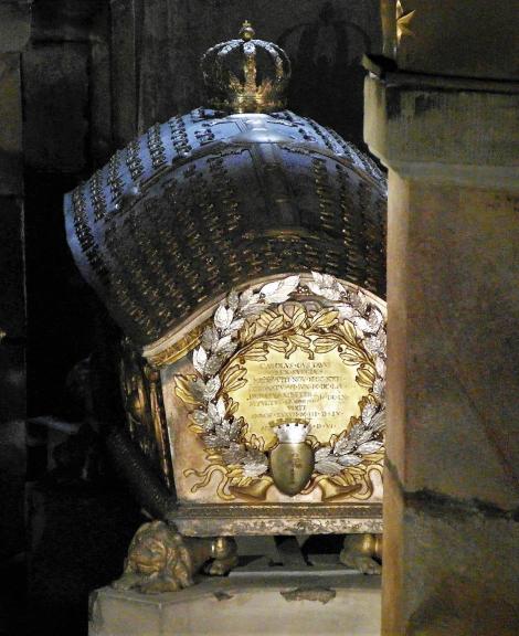 Stockholm: Ritterinselkirche [Riddarholmskyrkan] - Sarkophag Karls X. in der Karolinischen Gruft (2019)