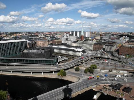 Stockholm: Blick vom Turm des Stadthauses nach Norrmalm, links Bahnhof (2019)