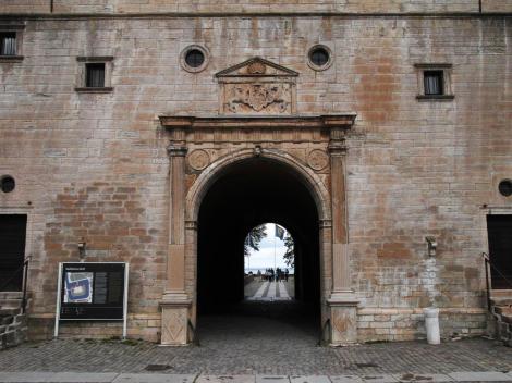 Vadstena: Schloss - Portal im Innenhof (2019)
