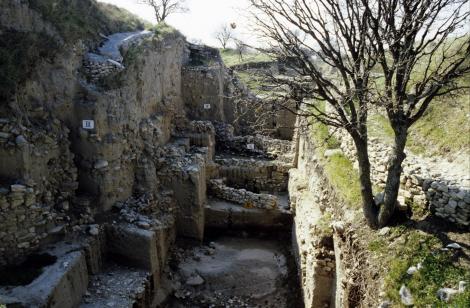 Troja: Ausgrabungen mehrerer Schichten [am Schliemann-Graben] (1997)