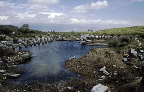 Milet: Hafenmonument [hinten] (1997)