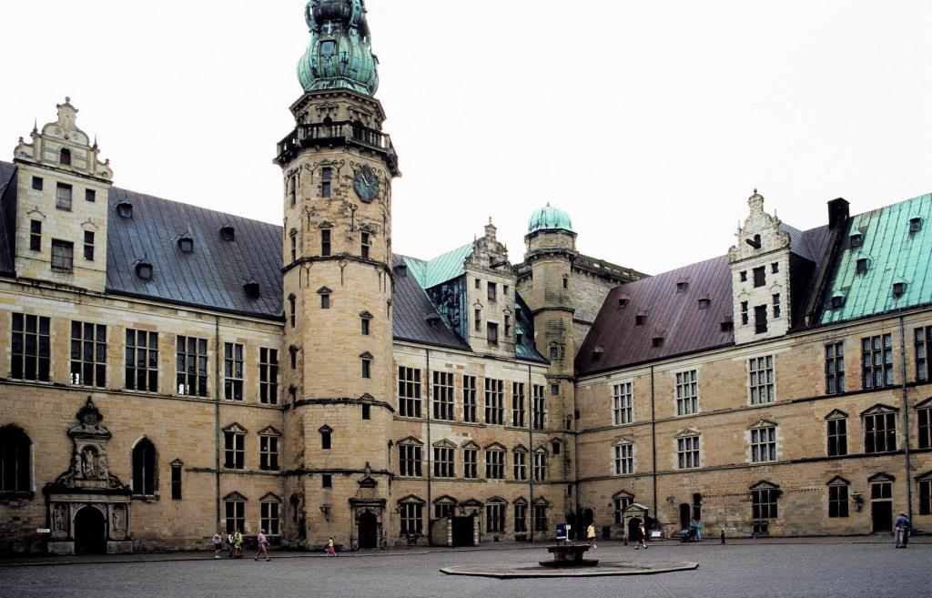 Helsingör: Schloss Kronborg - Innenhof (2001)