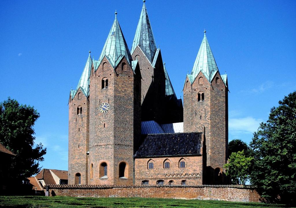 Kalundborg: Kirche (2001)