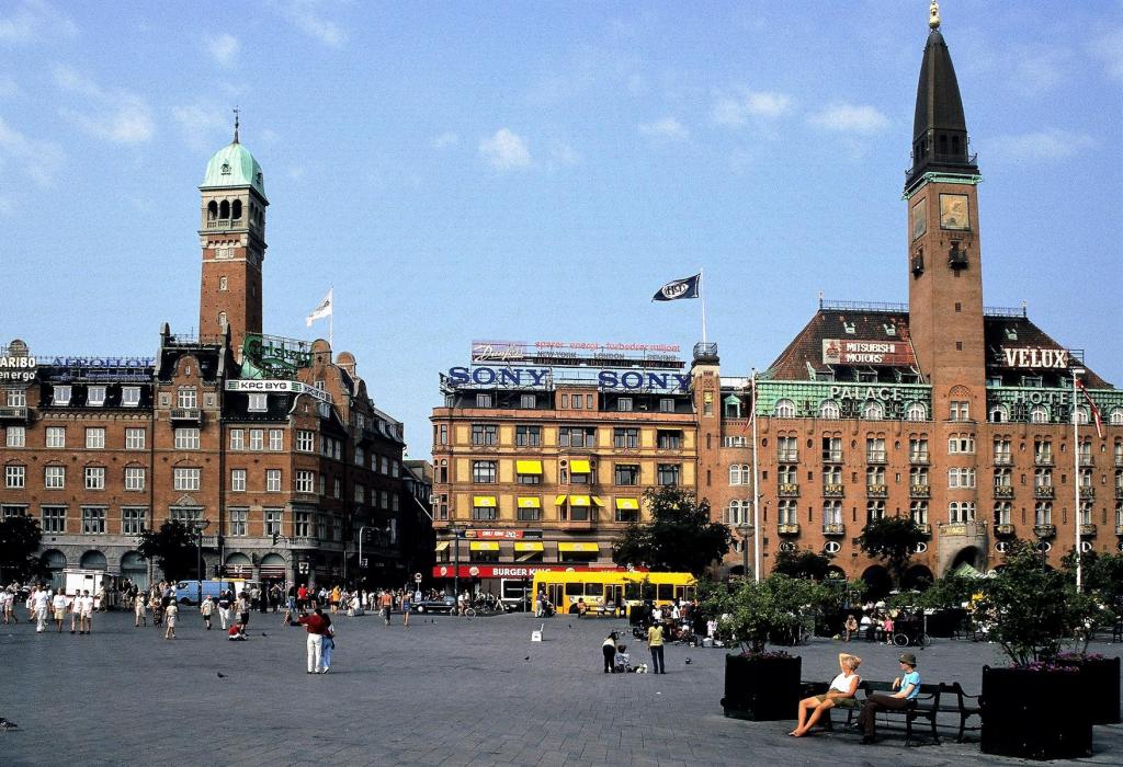 Kopenhagen: Rathausplatz (2001)