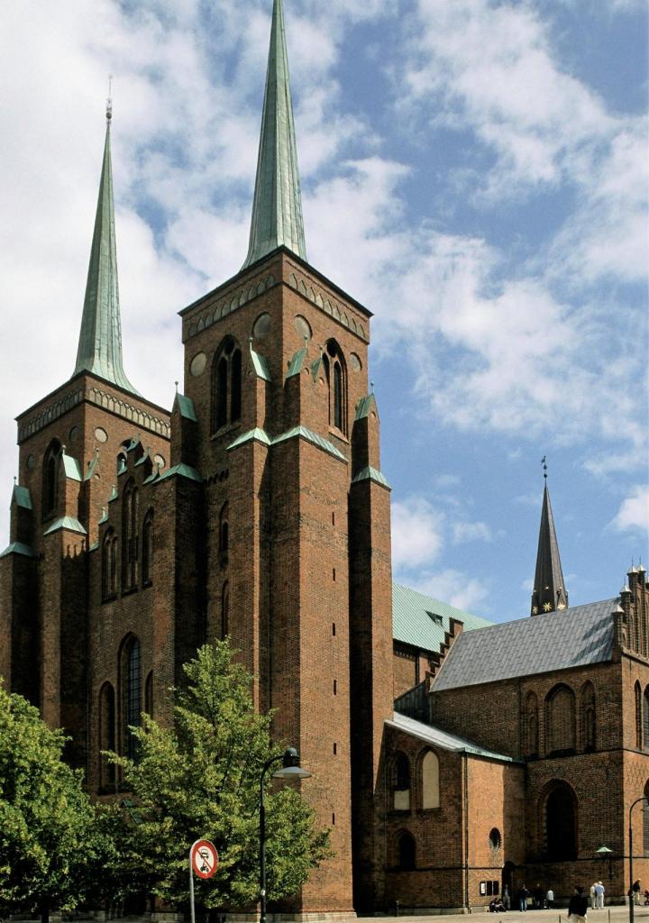 Roskilde: Dom (2001)