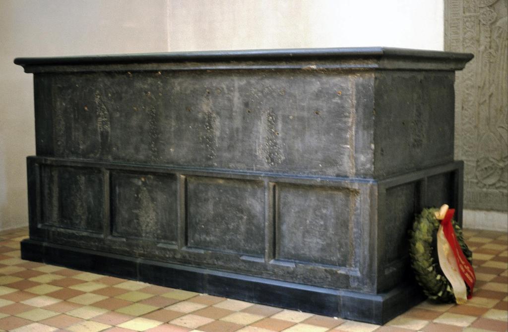 Sorø: Klosterkirche - Sarkophag von König Waldemar Atterdag (2001)