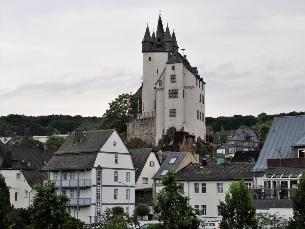 Diez: Burg (2020)