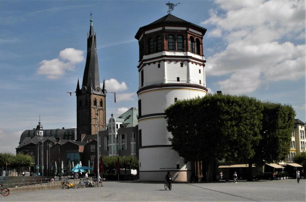 Düsseldorf: Lambertikirche und Schlossturm (2018)