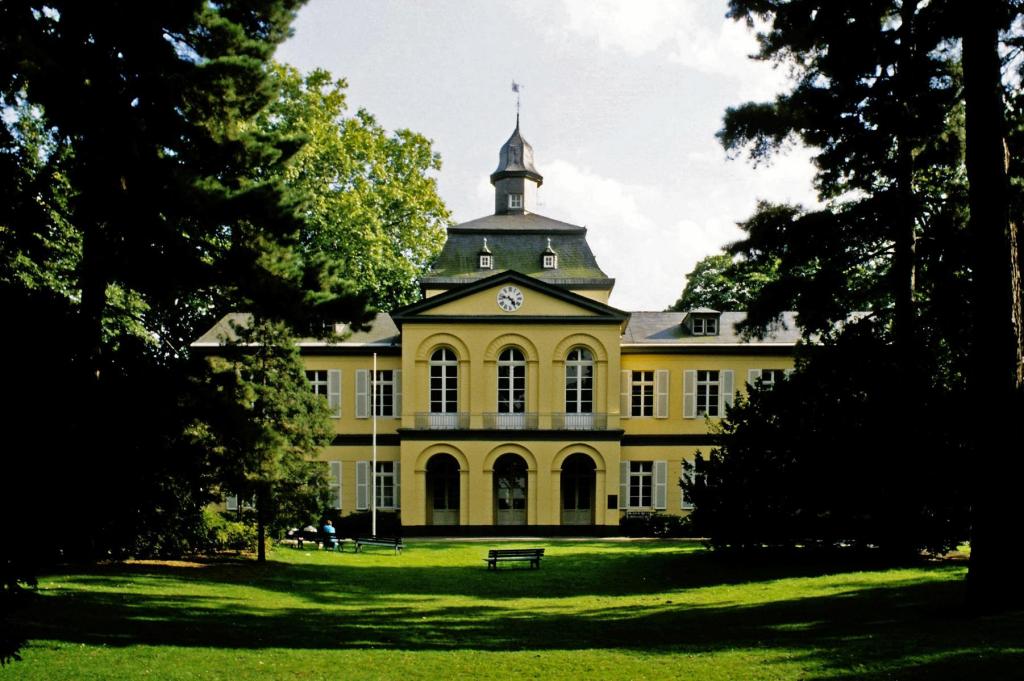 Düsseldorf: Schloss Eller (1980er Jahre)