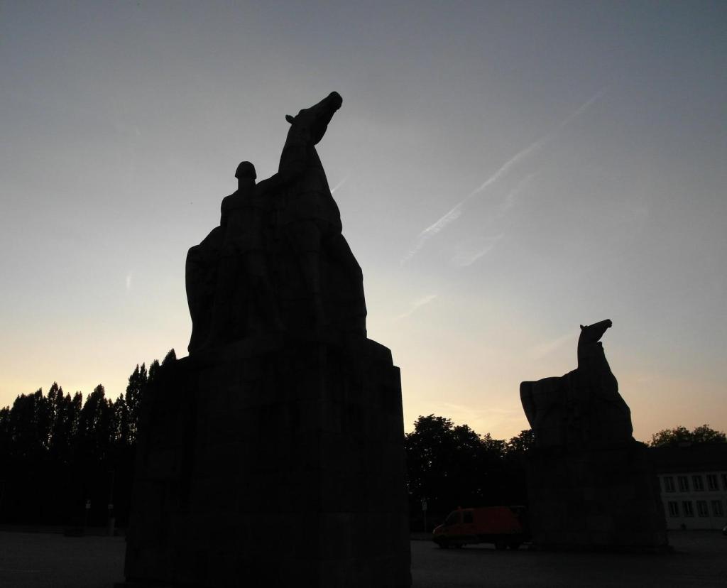 Düsseldorf: Rossebändiger am Eingang zum Nordpark (2018)