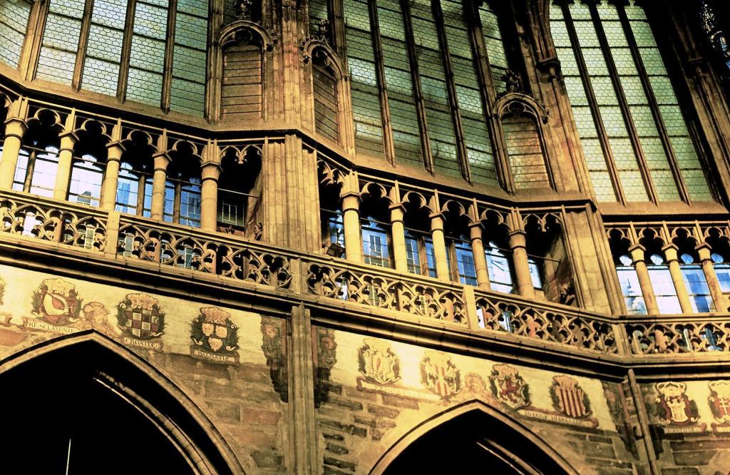 Prag: Veitsdom - Triforium im Chor (2004)