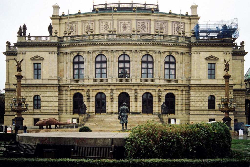 Prag: Rudolfinum (2004)