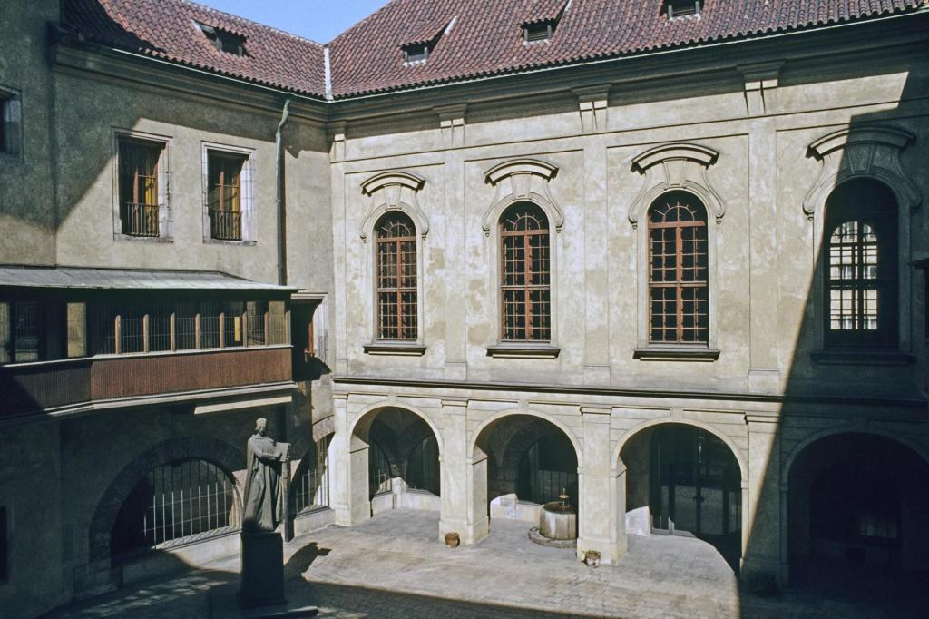 Prag: Carolinum [Universität] - Innenhof (2004)