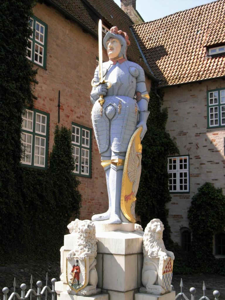 Bad Bederkesa: Rolandfigur im Burghof (2009)