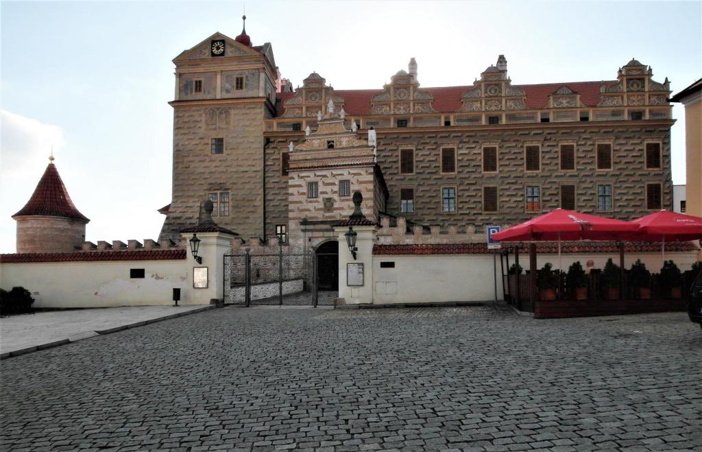 Bischofteinitz [tschech. Horsovský Týn]: Schloss (2020)