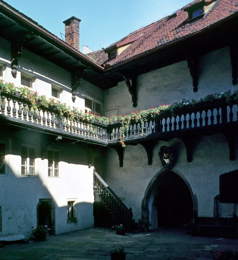Eger [tschech. Cheb]: Stadthaus - Innenhof (1982)