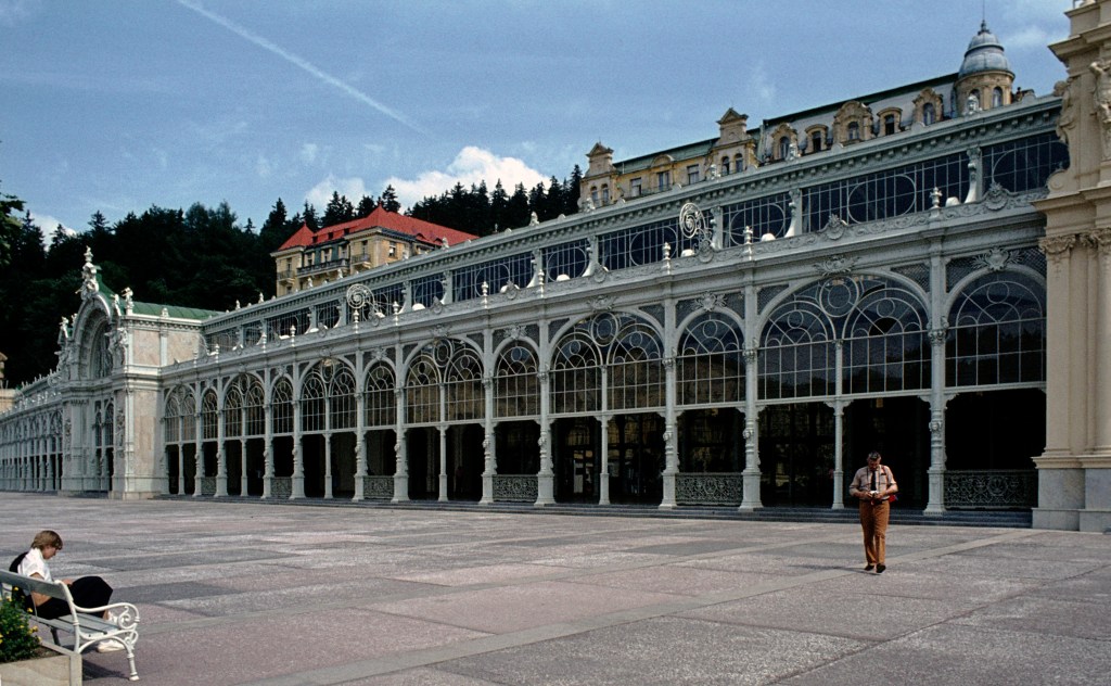 Marienbad [tschech. Mariánske Lázně]: Kolonnade (1982)