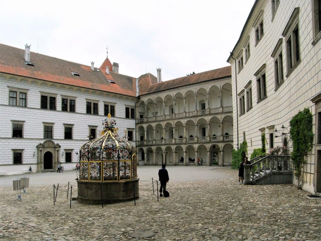 Neuhaus [tschech. Jindřichův Hradec]: Schloss - Innenhof (2008)