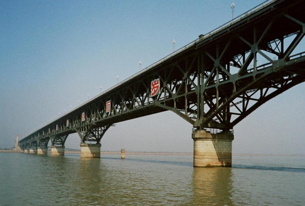 Nanking [Nanjing]: Brücke über den Jangtsekiang (1979)