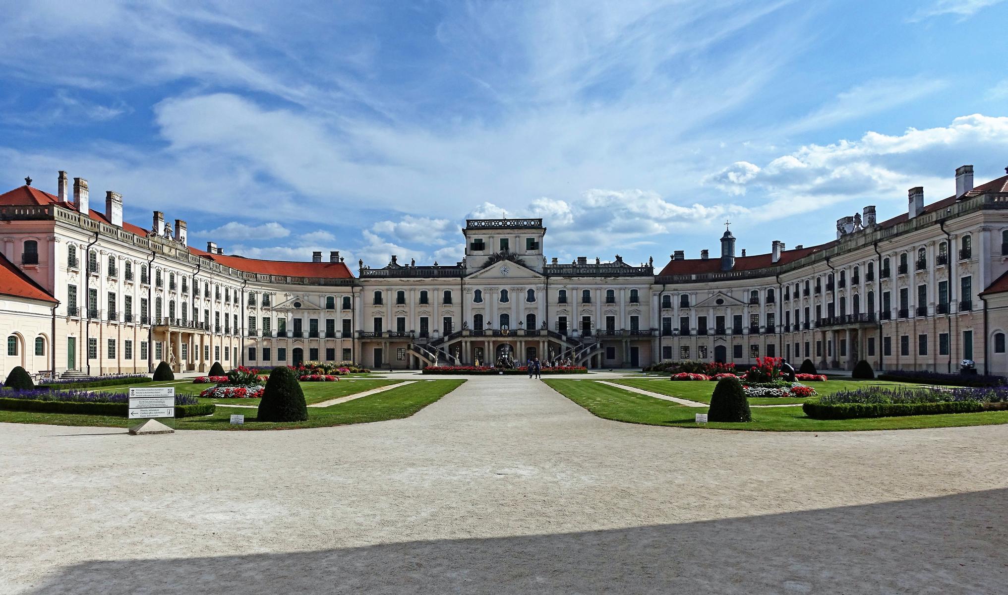 Esterhaza: Schloss mit Ehrenhof (2021)