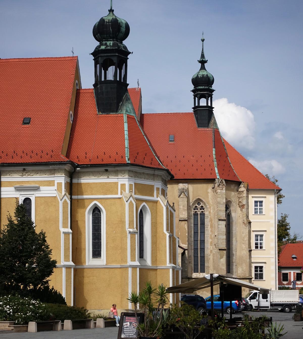 Güns [ung. Köszeg]: Emmerichkirche, dahinter Jakobskirche (2021)
