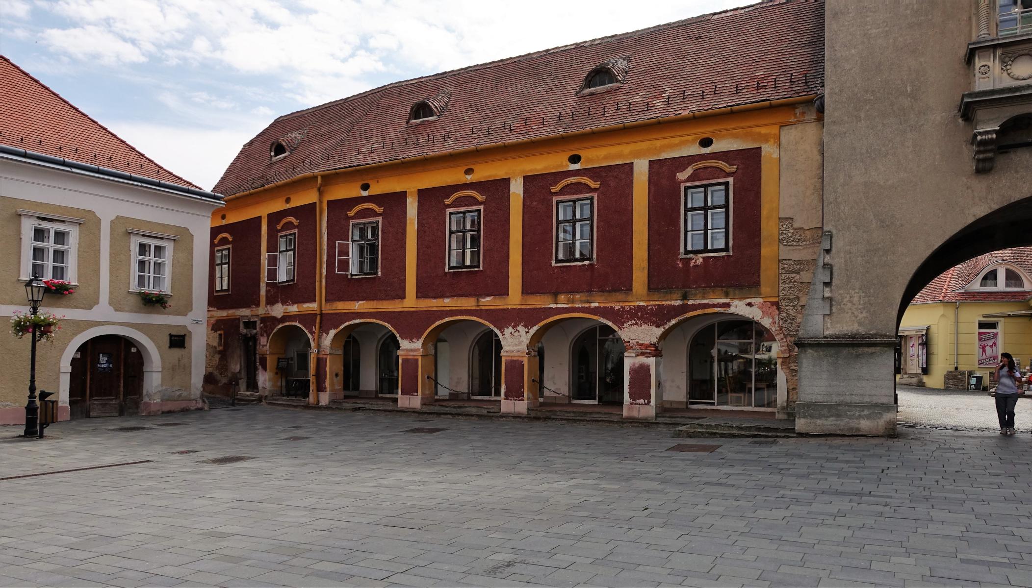 Güns [ung. Köszeg]: Arkadenhaus (2021)