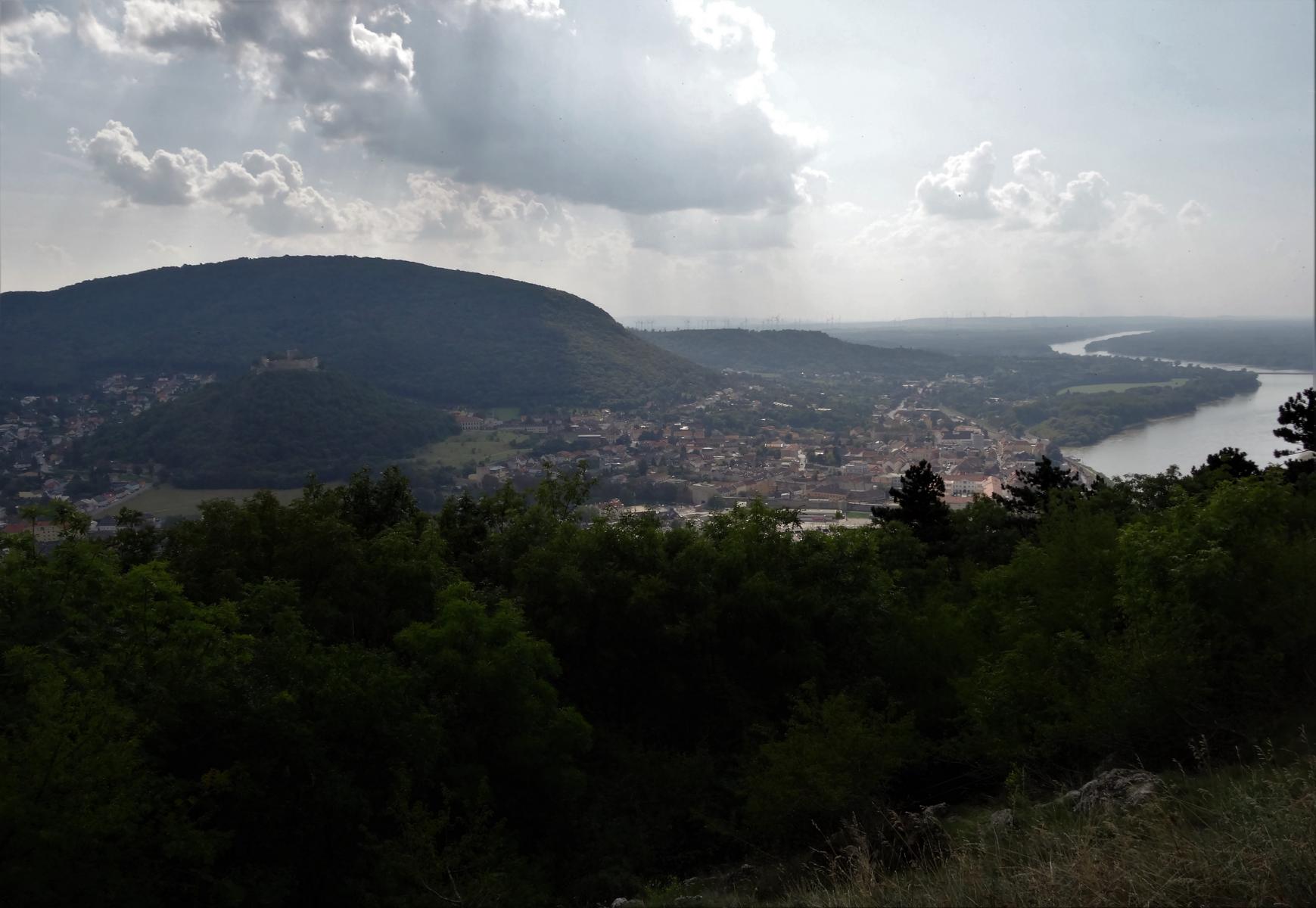 Hainburg: Blick vom Braunsberg auf die Stadt (2021)