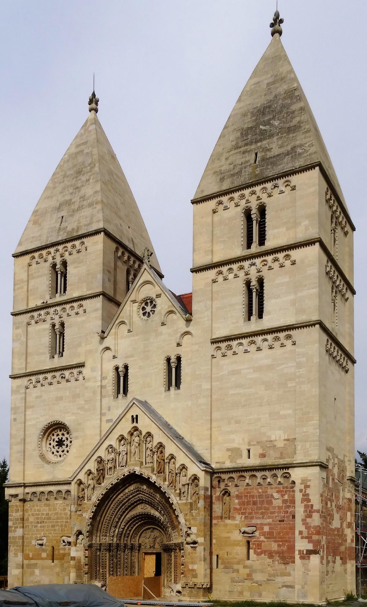 Ják: Abteikirche - Westfassade (2021)