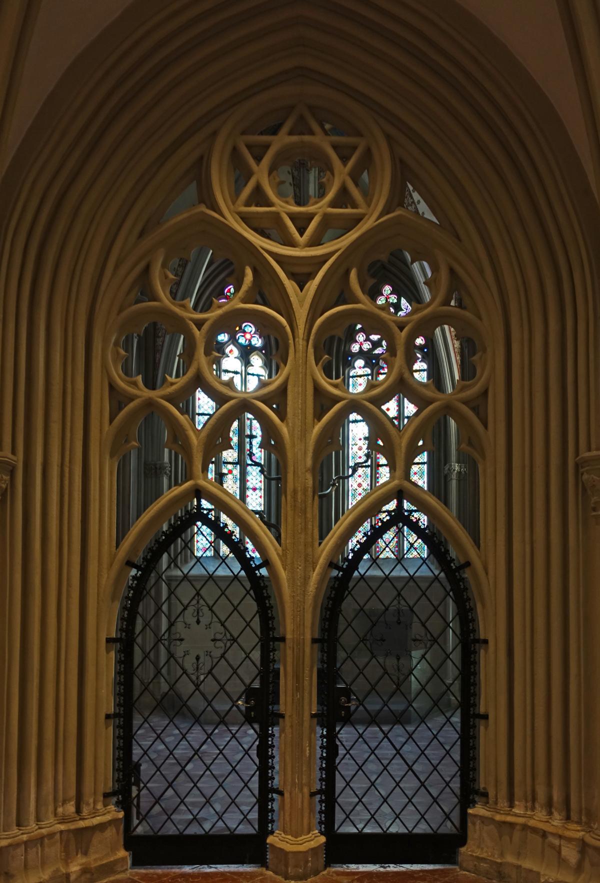 Klosterneuburg: Stift - Portal zur Brunnenkapelle im Kreuzgang (2021)