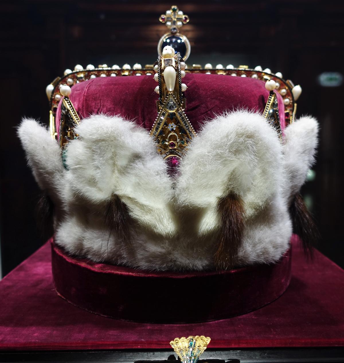 Klosterneuburg: Stift - Erzherzogshut in der Schatzkammer (2021)