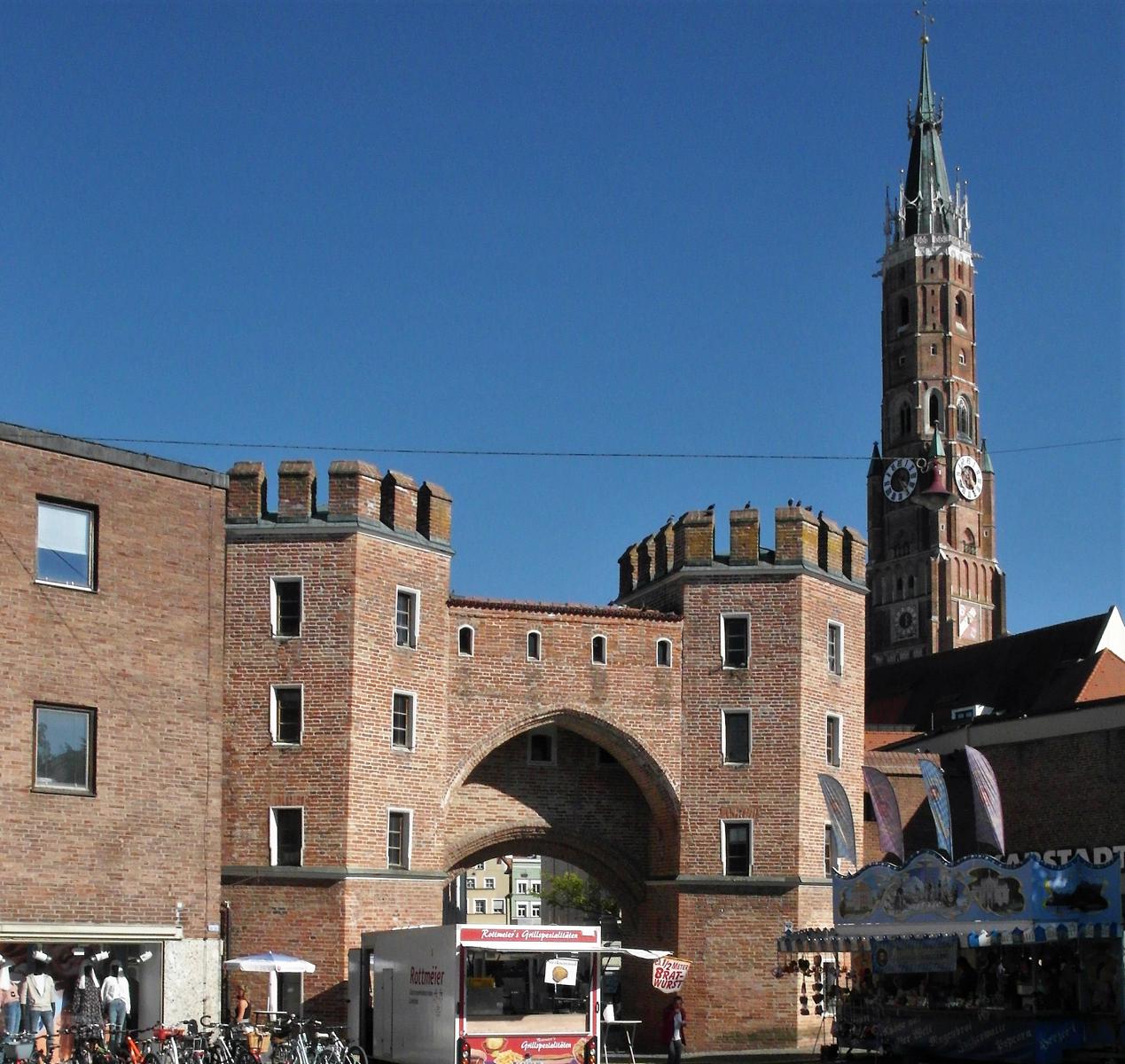 Landshut: Ländtor und Turm der Martinskirche (2020)