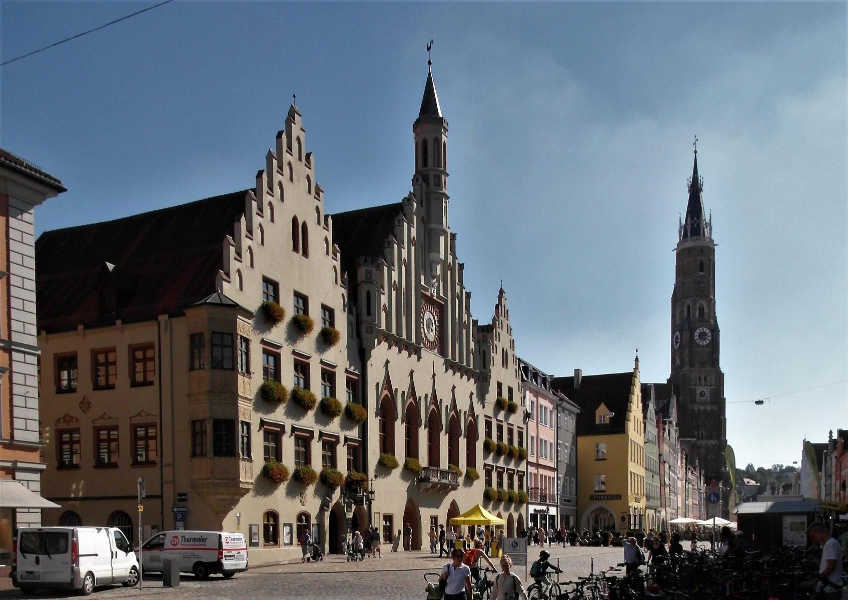 Landshut: Hauptstraße "Altstadt", links Rathaus (2020)