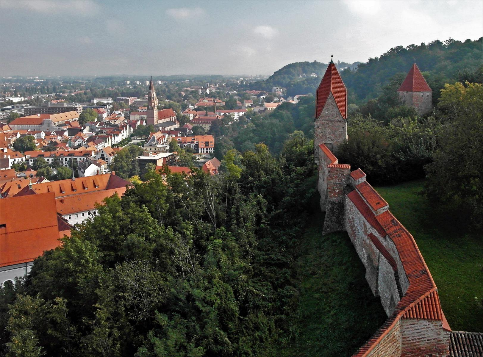 Landshut: Burg Trausnitz, links hinten Freyung (2020)