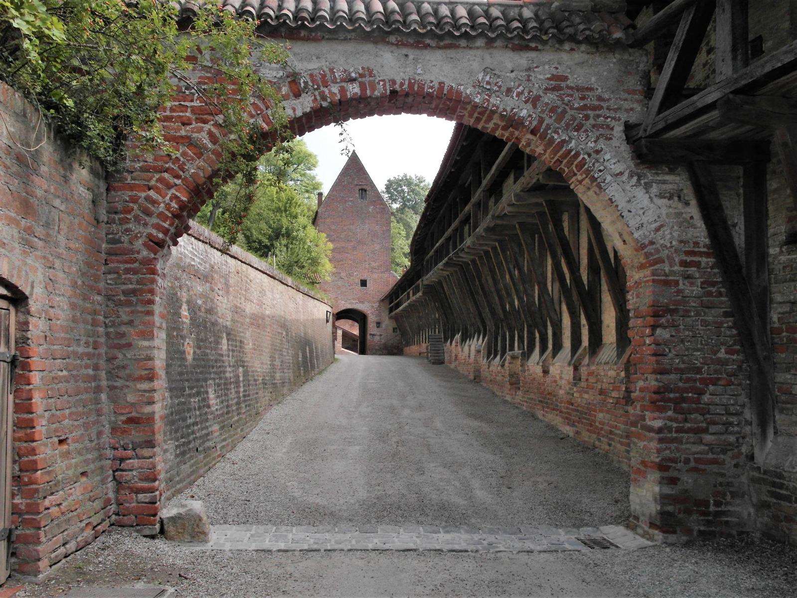 Landshut: Burg Trausnitz - Zwingerweg und Äußerer Torturm (2020)