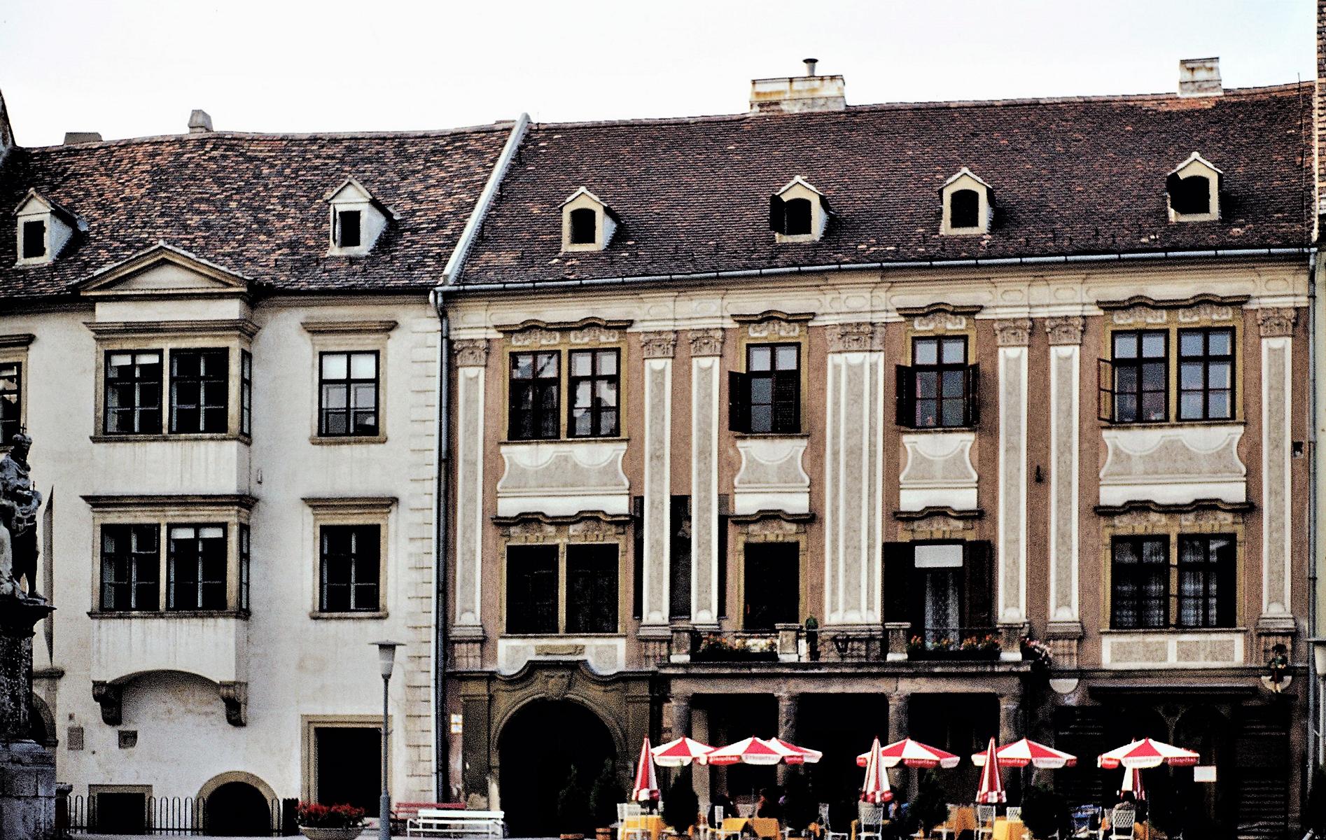 Ödenburg [ung. Sopron]: Fabricius-Haus und Generalshaus [Lackner-Haus] am Hauptplatz (1983)