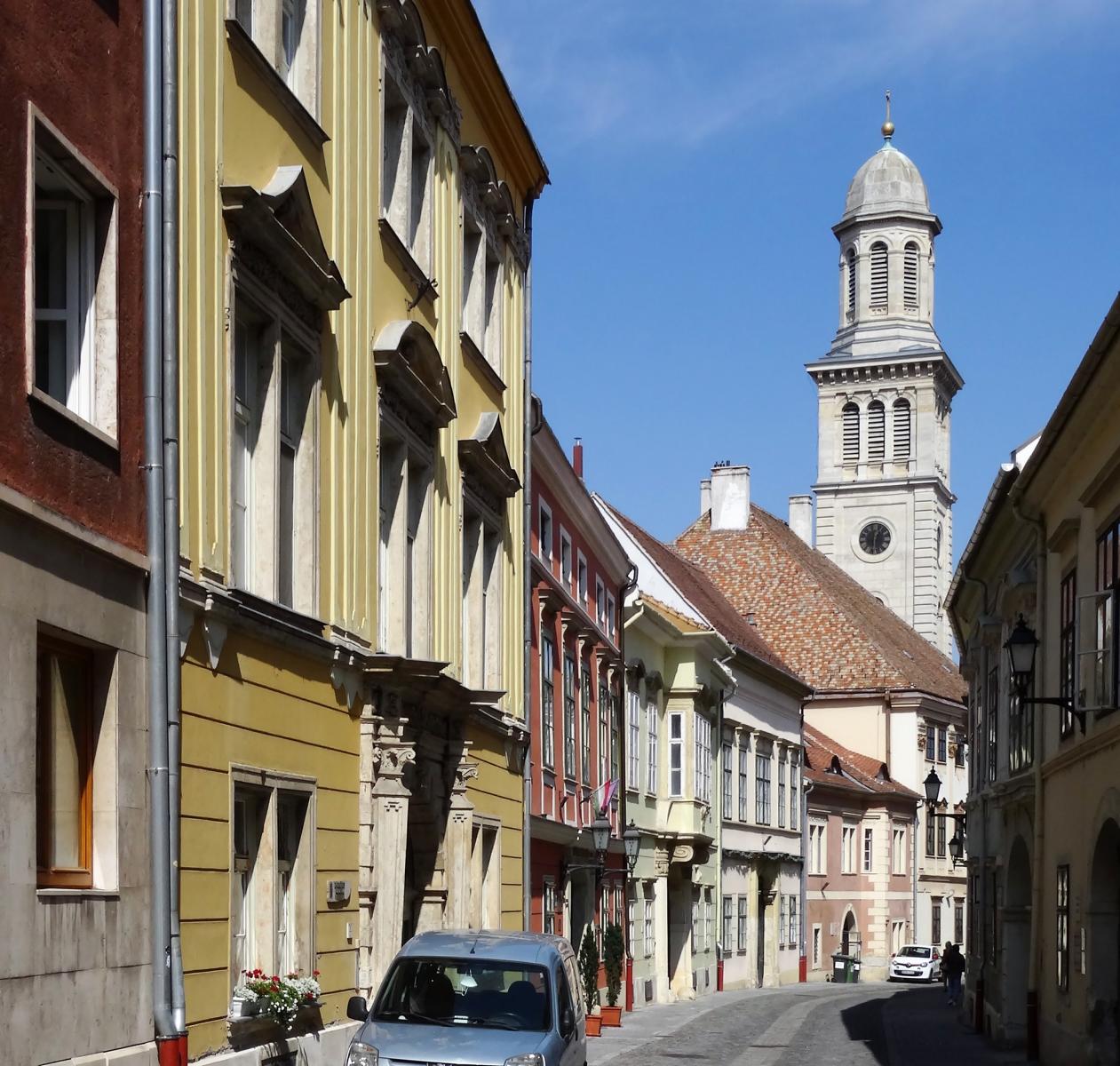 Ödenburg [ung. Sopron]: Kirchgasse, hinten Evangelische Kirche (2021)