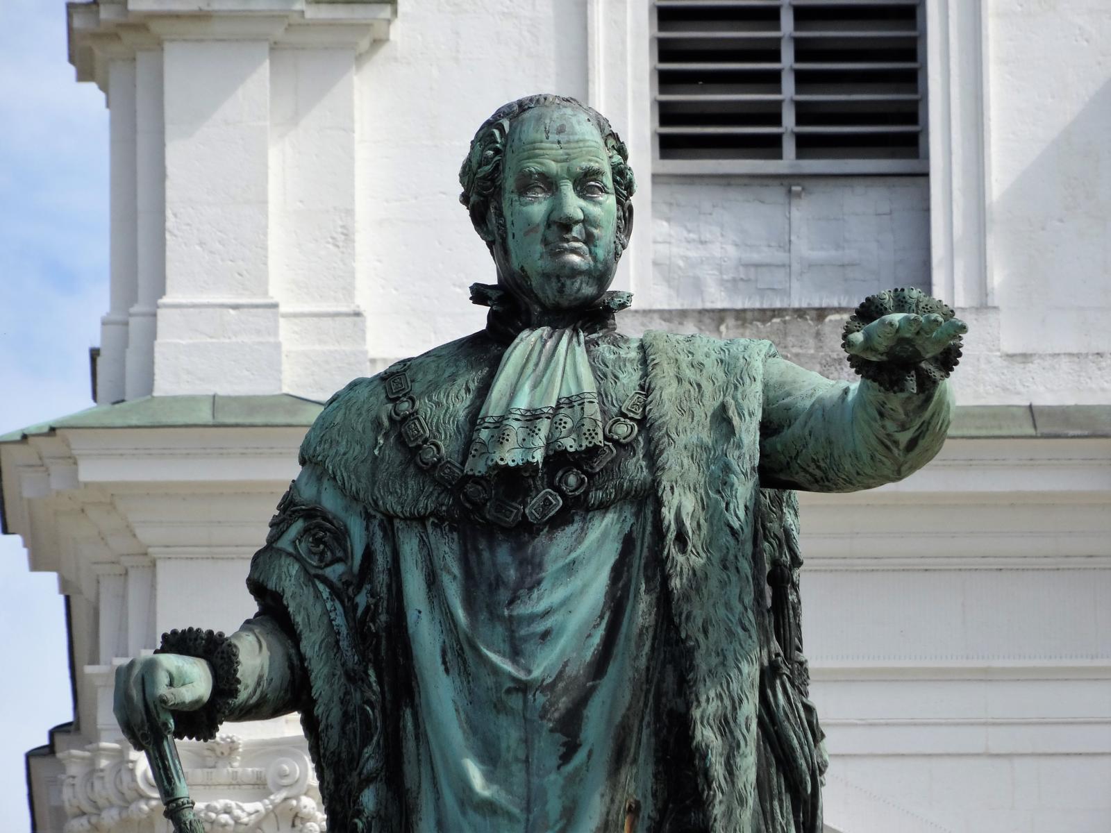 Passau: Domplatz - Denkmal für den bayerischen Maximilian I. Joseph ["Regenprüfer"] (2020)