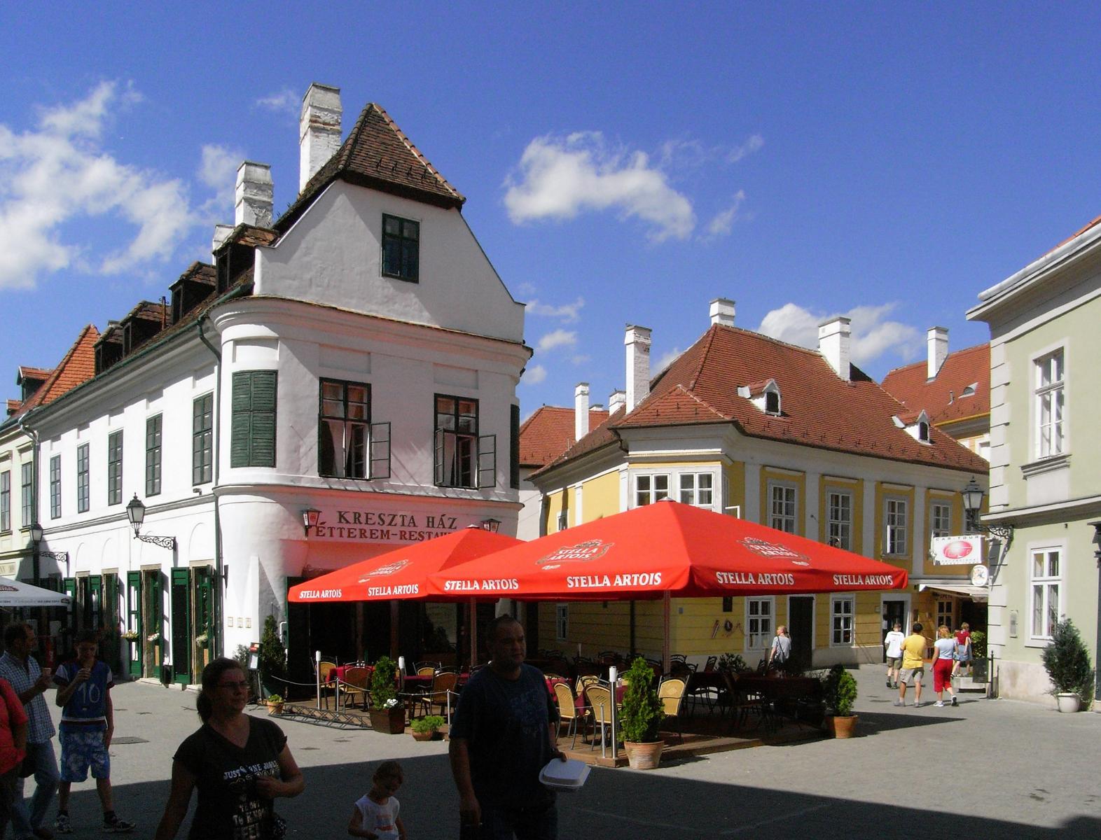 Raab [ung. Györ]: Kreszta-Haus [links] (2008)