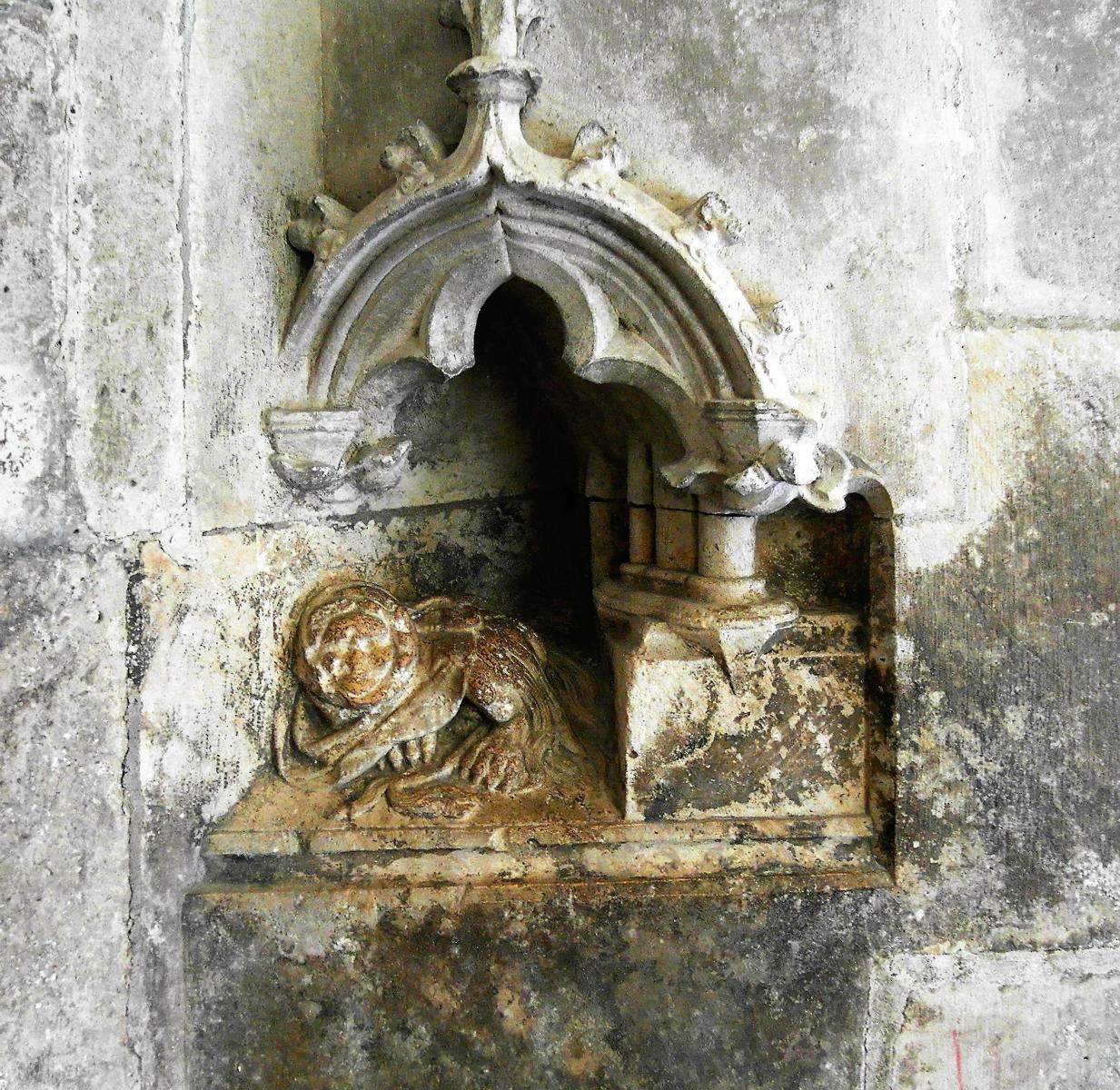 Regensburg: Dom - Figur der Großmutter des Teufels (2020)