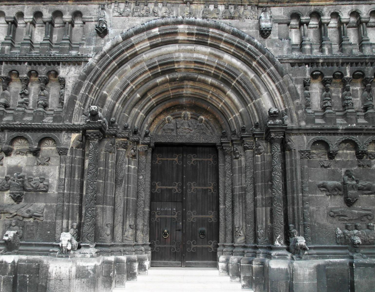 Regensburg: Jakobskirche = Schottenkirche - Portal (2018)