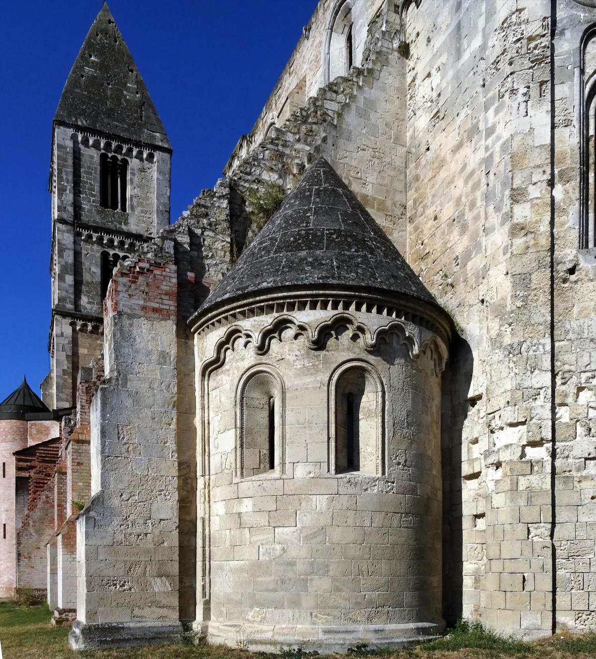 Schambek [ung. Zsámbék]: Kirchenruine (2021)