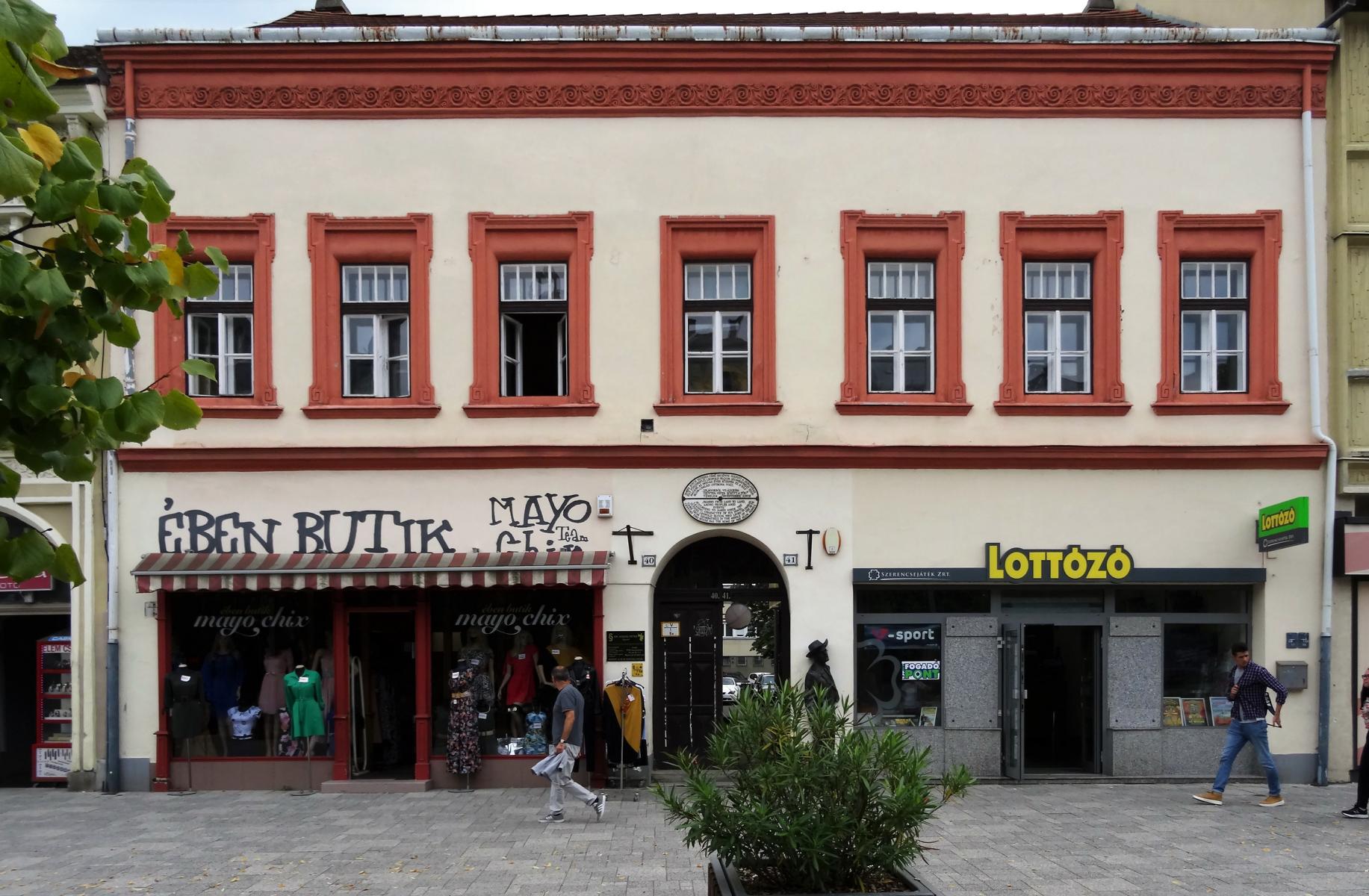 Steinamanger [ung. Szombathely]: Hauptplatz - Bloom-Haus (2021)