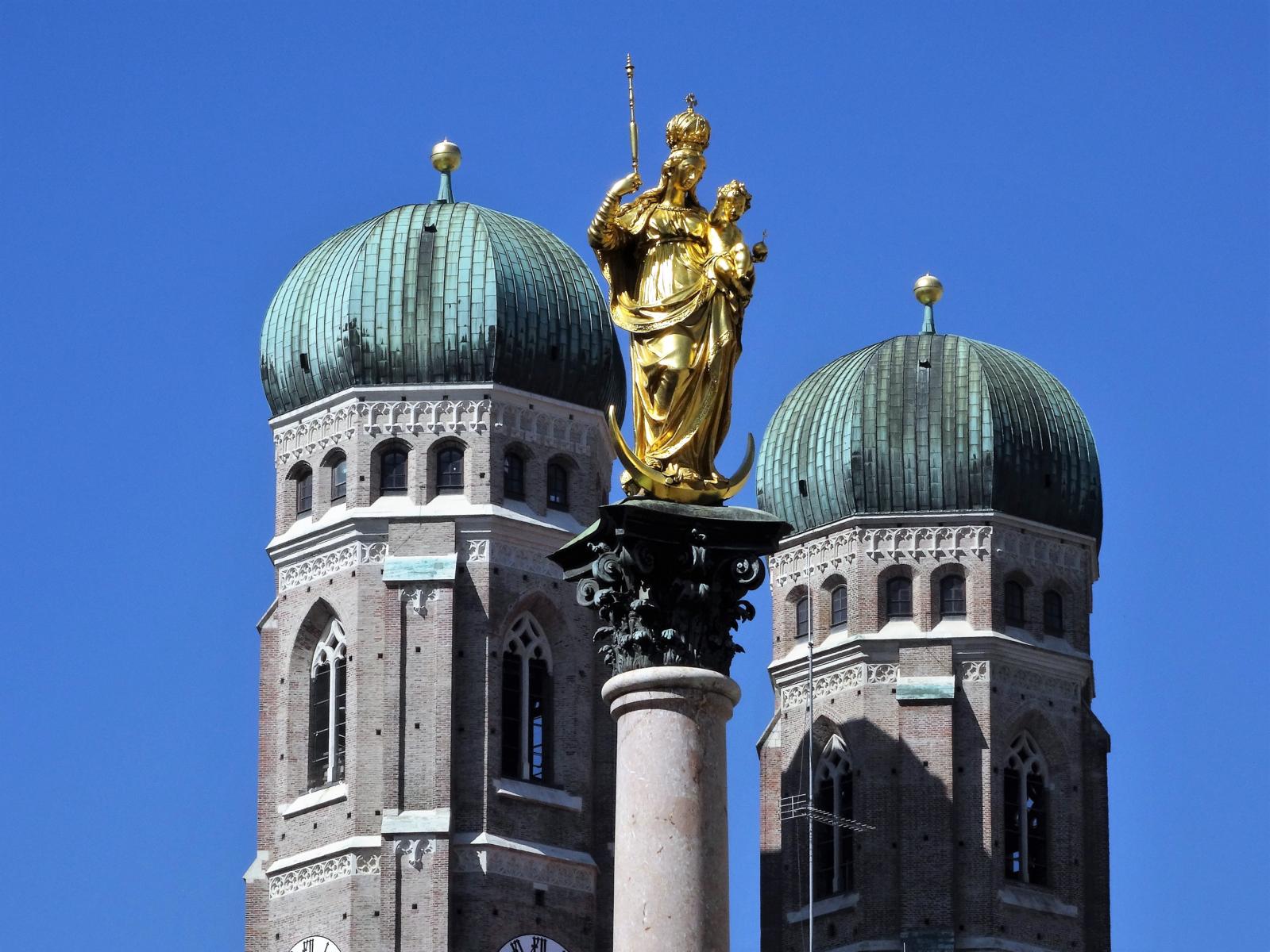 München: Mariensäule und Türme der Frauenkirche (2020)