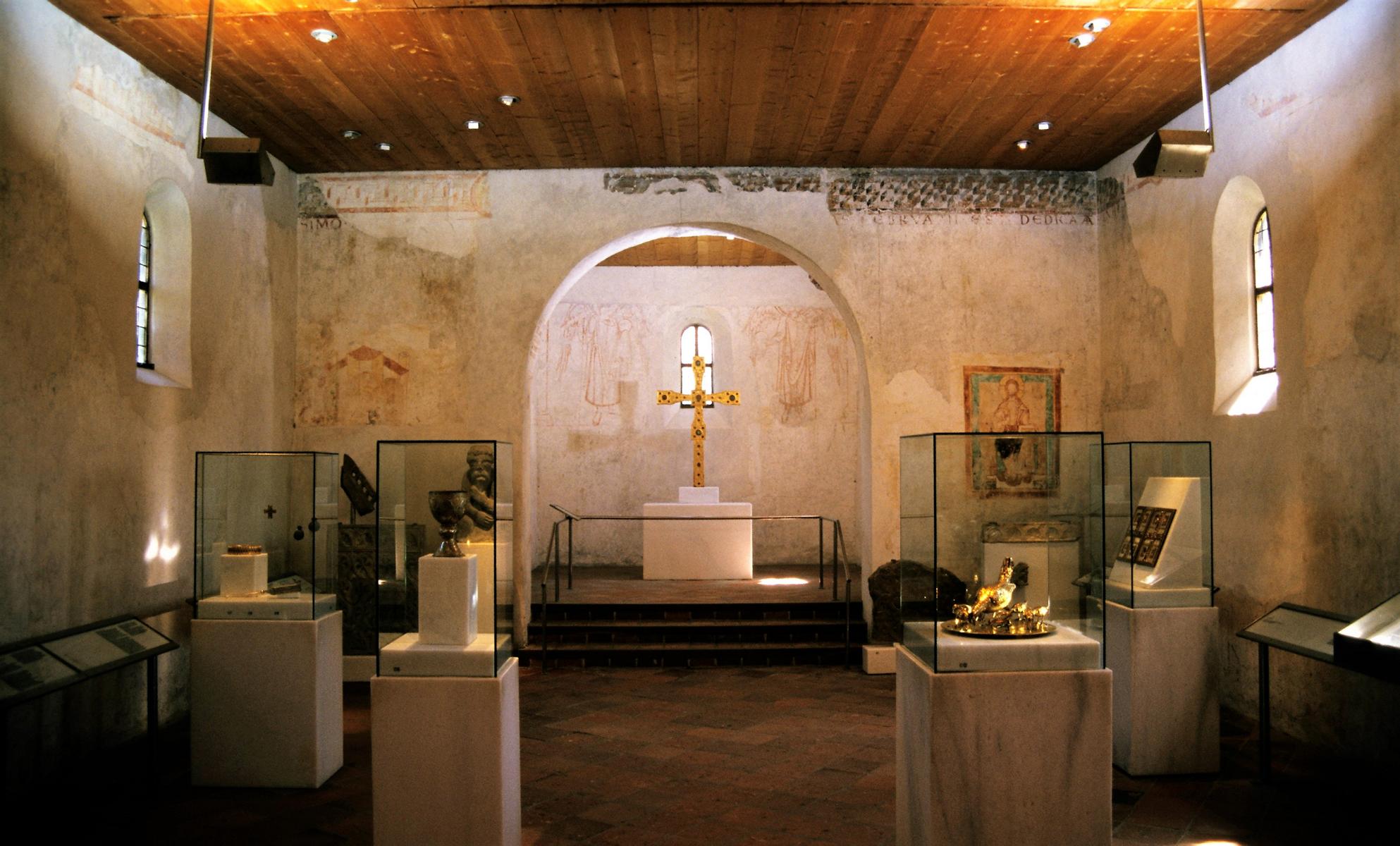 Frauenchiemsee: Michaelskapelle in der Torhalle des Klosters (2000)