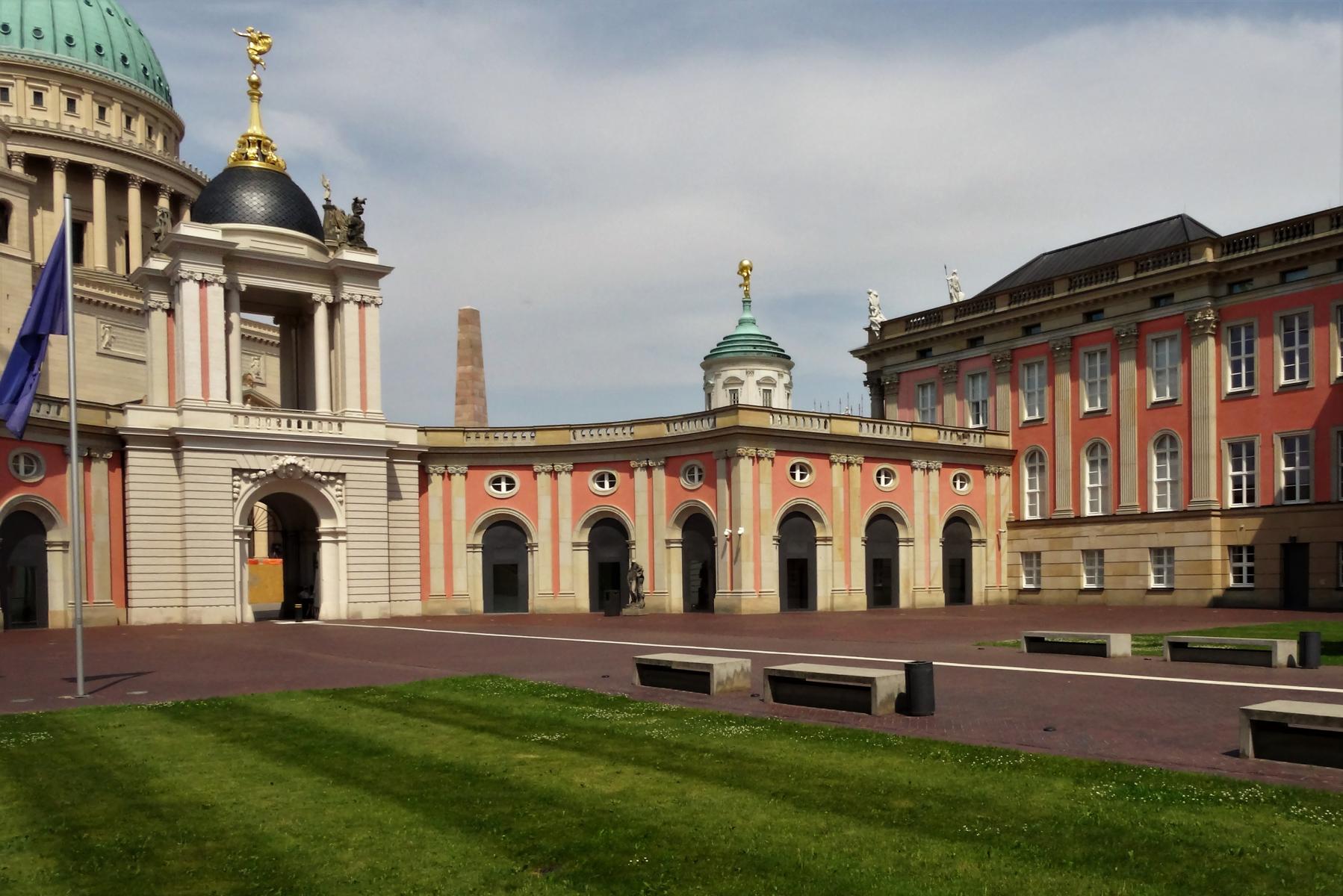Potsdam: Stadtschloss - Innenhof, links Fortunaportal (2021)
