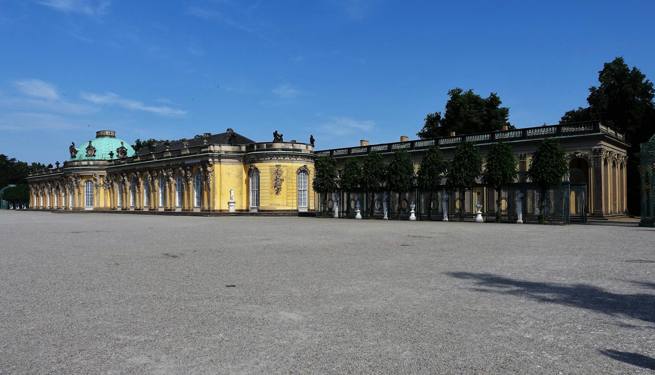 Potsdam: Schloss Sanssouci - Gartenseite (2021)